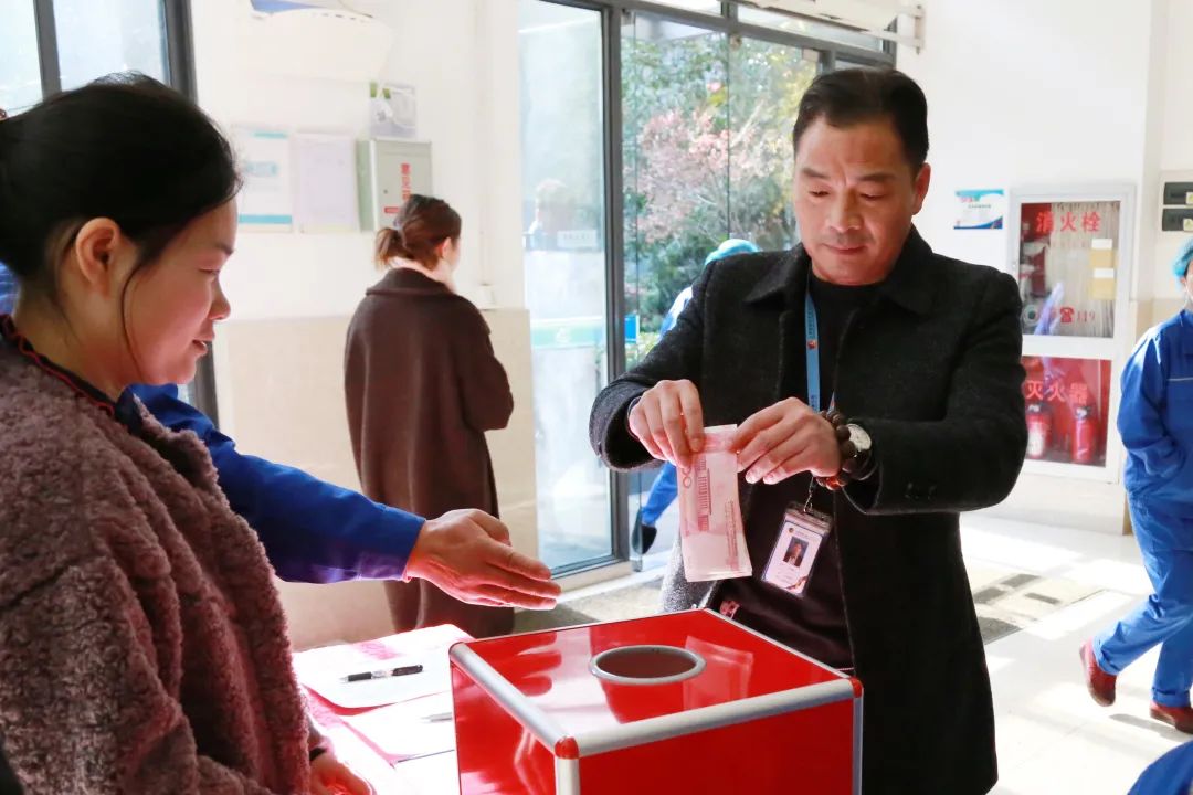 病魔無情人有情,愛心捐款暖人心